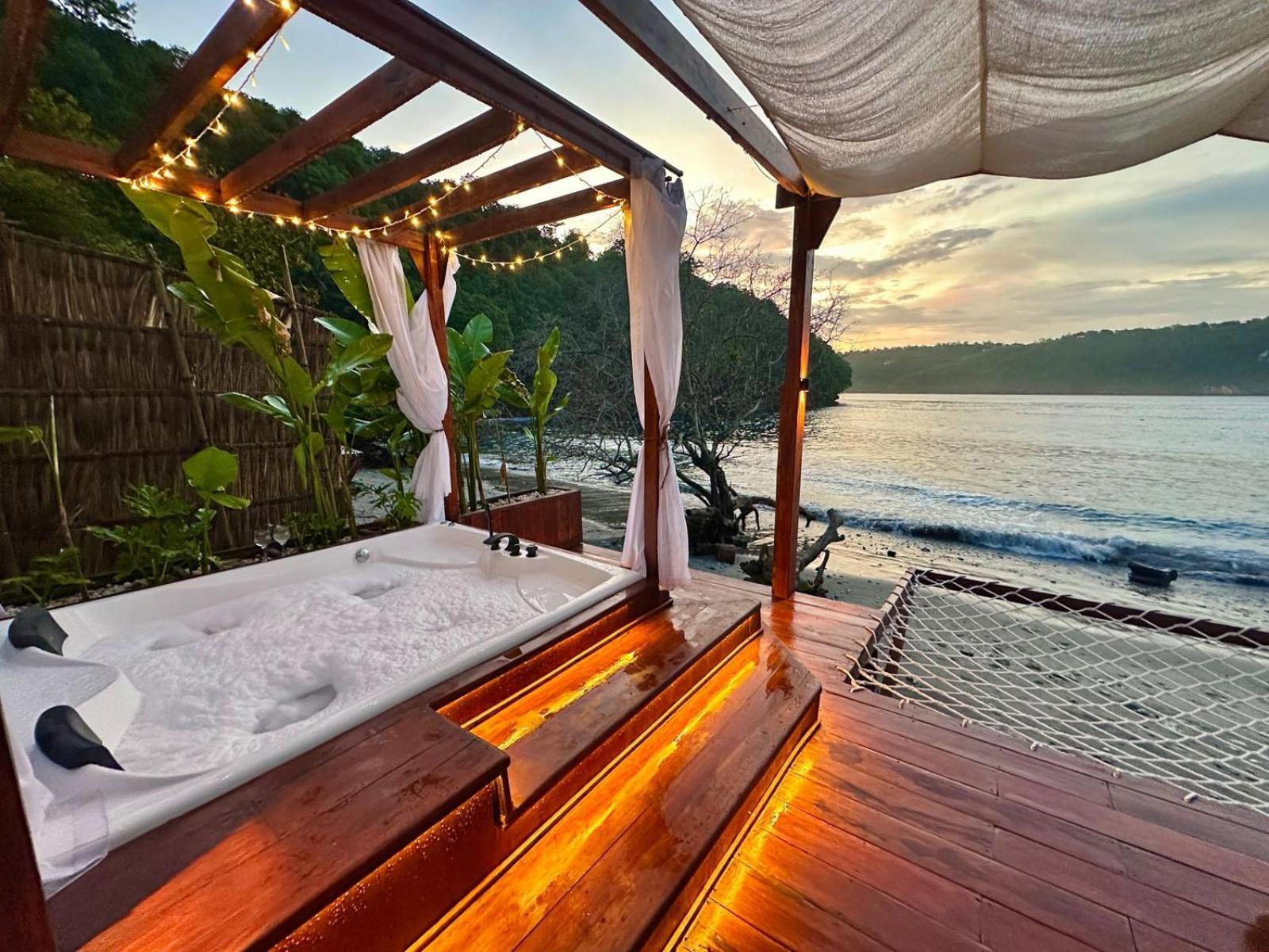 Beachfront Luxury Dome Villas - Gamat Bay Resort Nusa Penida Luaran gambar