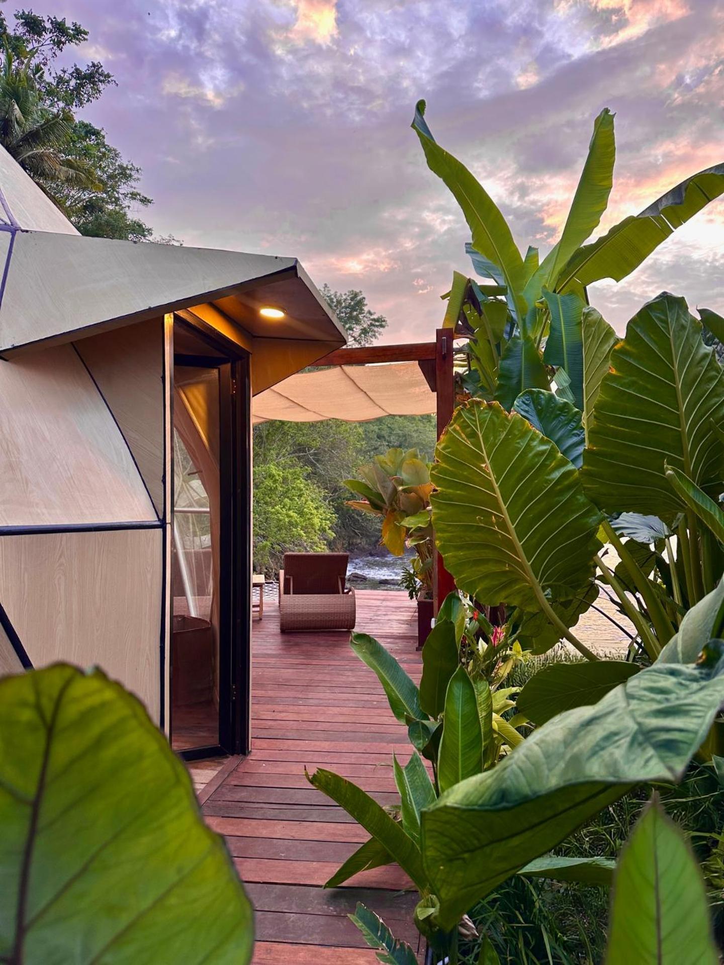 Beachfront Luxury Dome Villas - Gamat Bay Resort Nusa Penida Bilik gambar