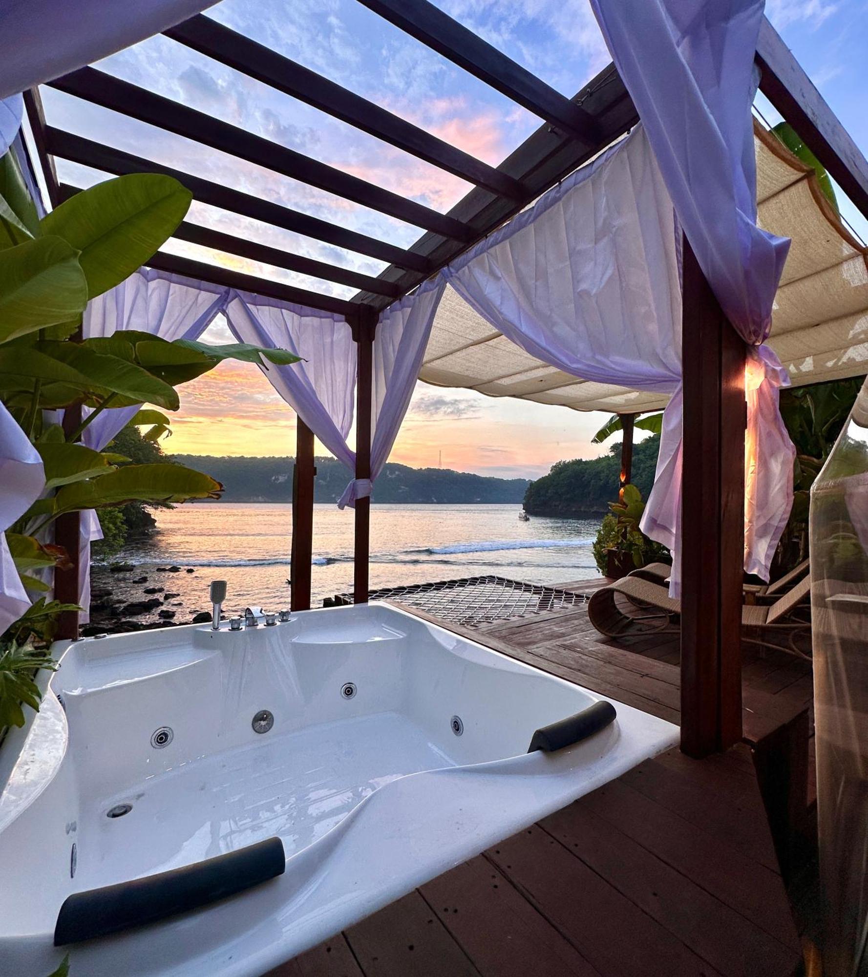 Beachfront Luxury Dome Villas - Gamat Bay Resort Nusa Penida Luaran gambar